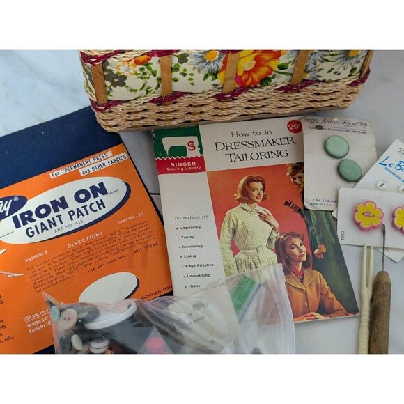 Vintage 60's Sewing Basket Booklet Denim Patches & 1lb. Vintage Buttons - Picture 11 of 12